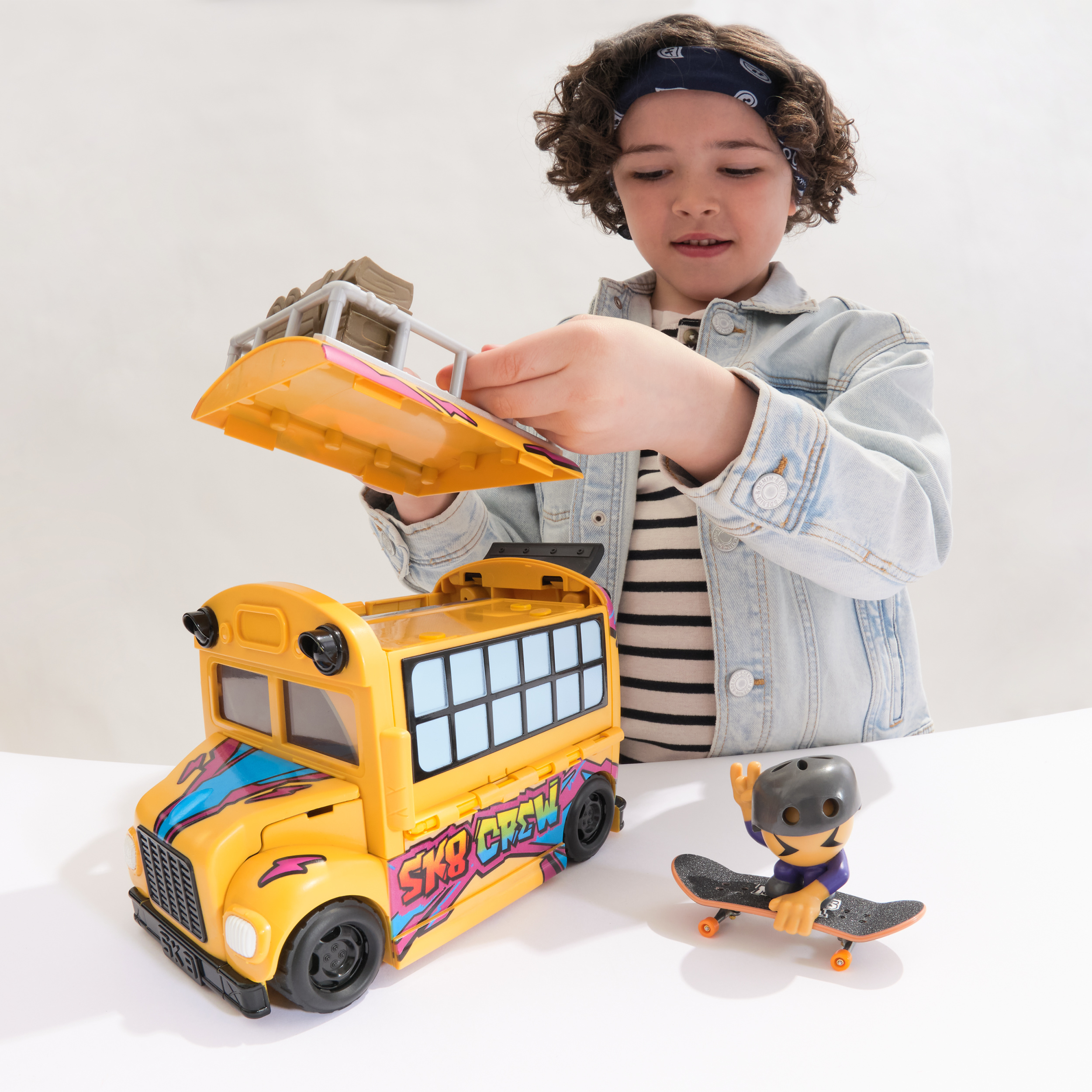 Tech Deck Sk8 Crew 2-in-1 Transforming Ultra Sk8 Bus