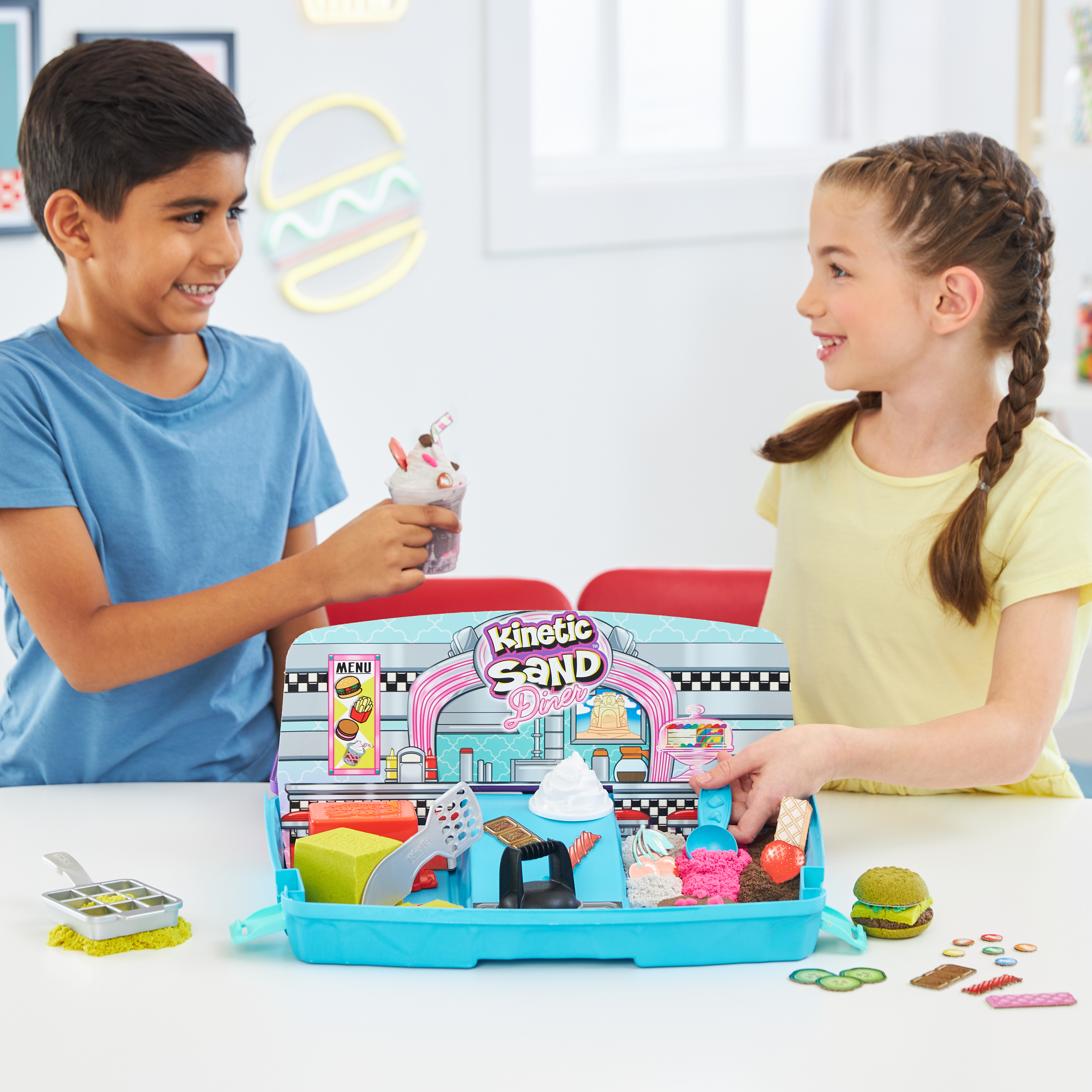 Kinetic Sand Grill N' Scoop Diner, 2lbs of Yellow, Pink Kinetic Sand Grill N' Scoop Diner, 2lbs of Yellow, Pink