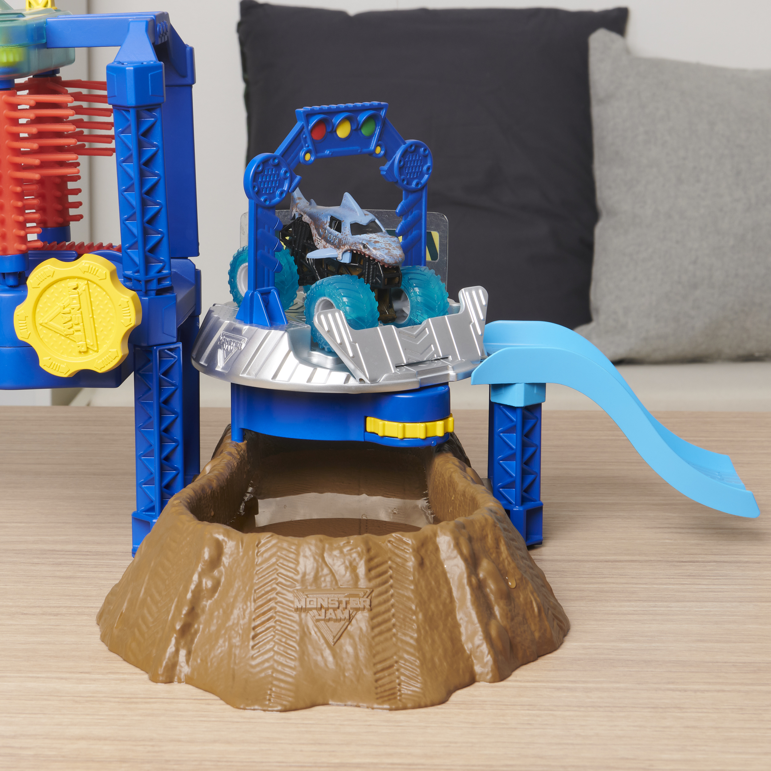 Monster Jam, Megalodon Monster Wash Playset | Spin Master